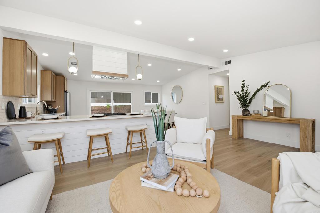 11329 Avenida Del Gato