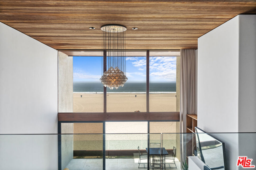 Properties 4 3817 Ocean Front Walk