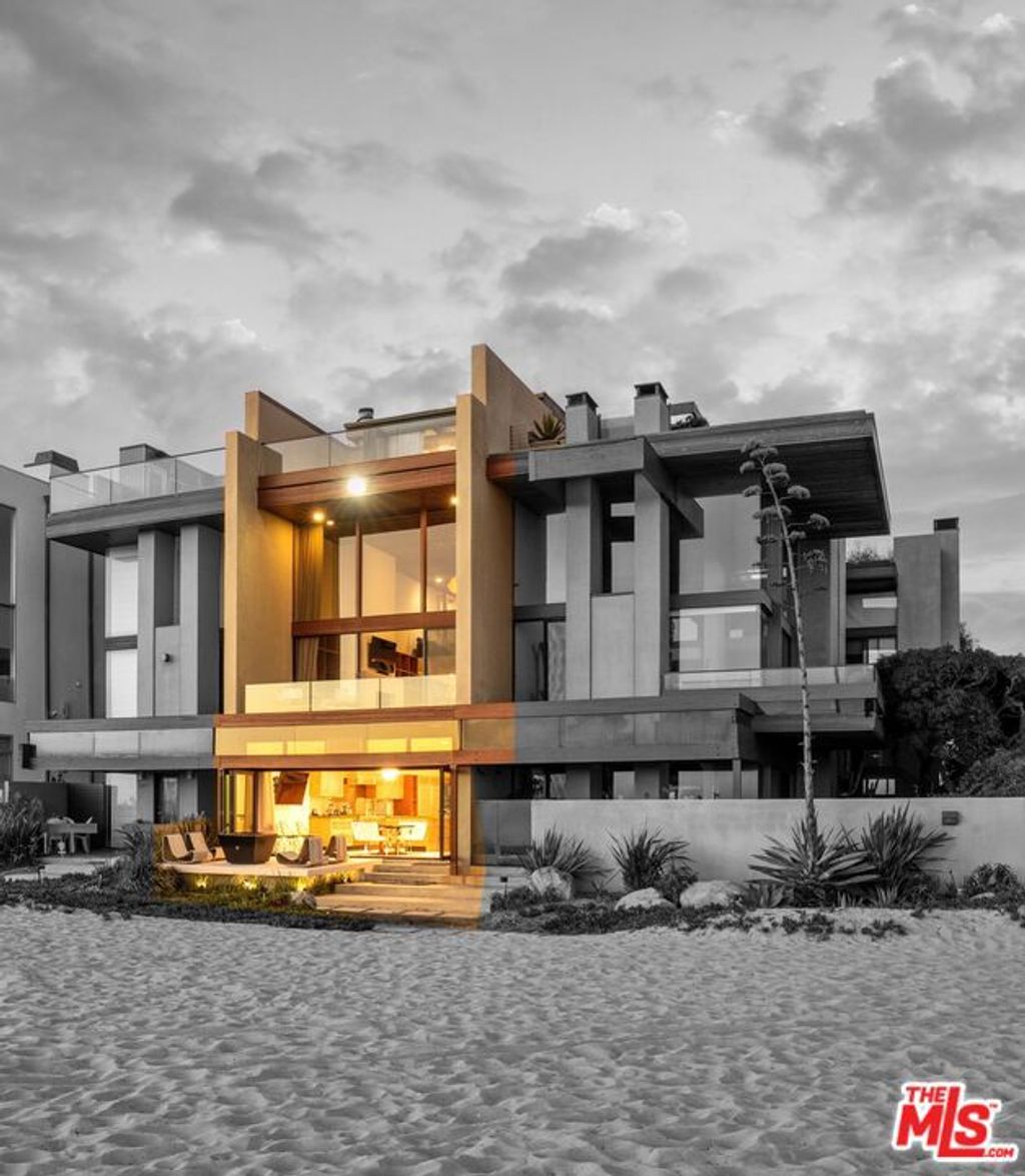 Photo of 3817 Ocean Front Walk, Marina Del Rey, CA 90292 (MLS # 25581465)