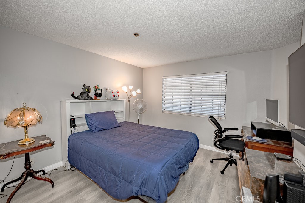 6545 Reseda Boulevard 3