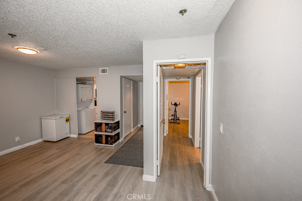 6545 Reseda Boulevard 3