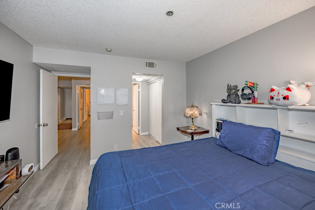 6545 Reseda Boulevard 3