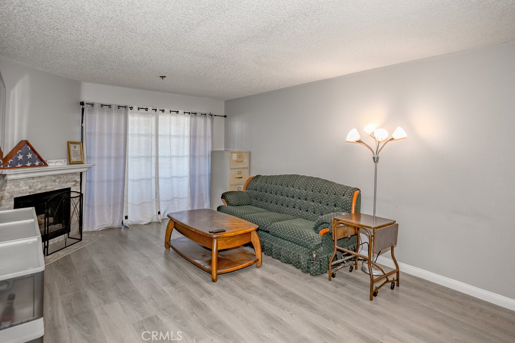 6545 Reseda Boulevard 3