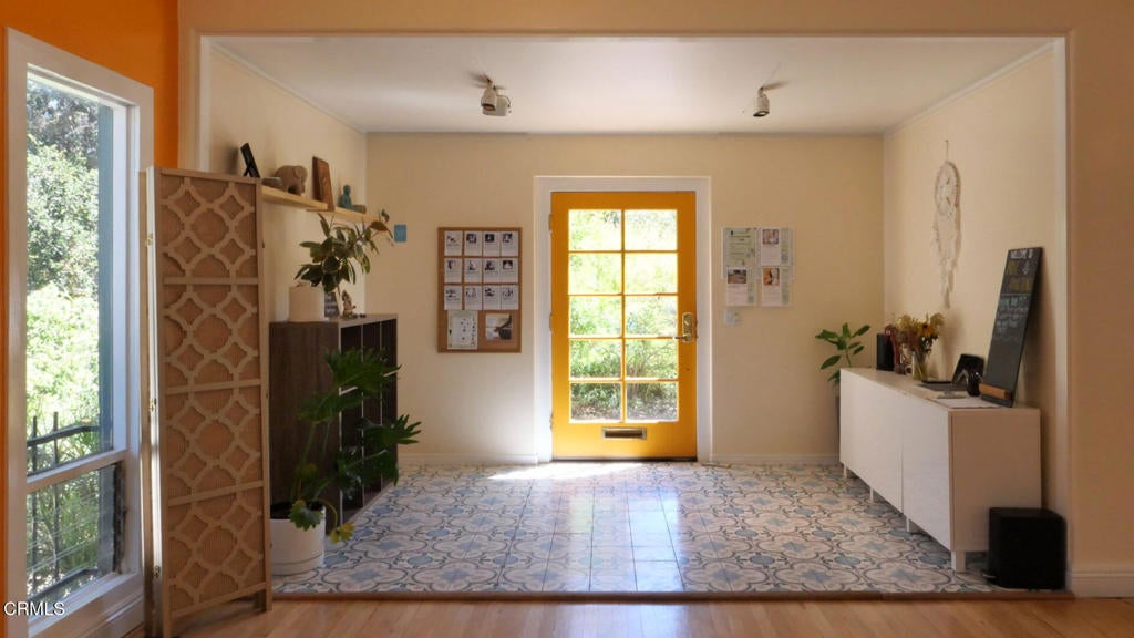 306 E Matilija Street
