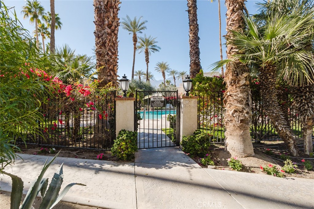 Tahquitz Creek Golf Course (33508) - Residential