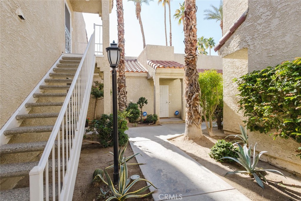 Tahquitz Creek Golf Course (33508) - Residential