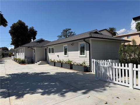 Photo of 188 S Meridith AVE, Pasadena, CA 91106 (MLS # AR26211807)
