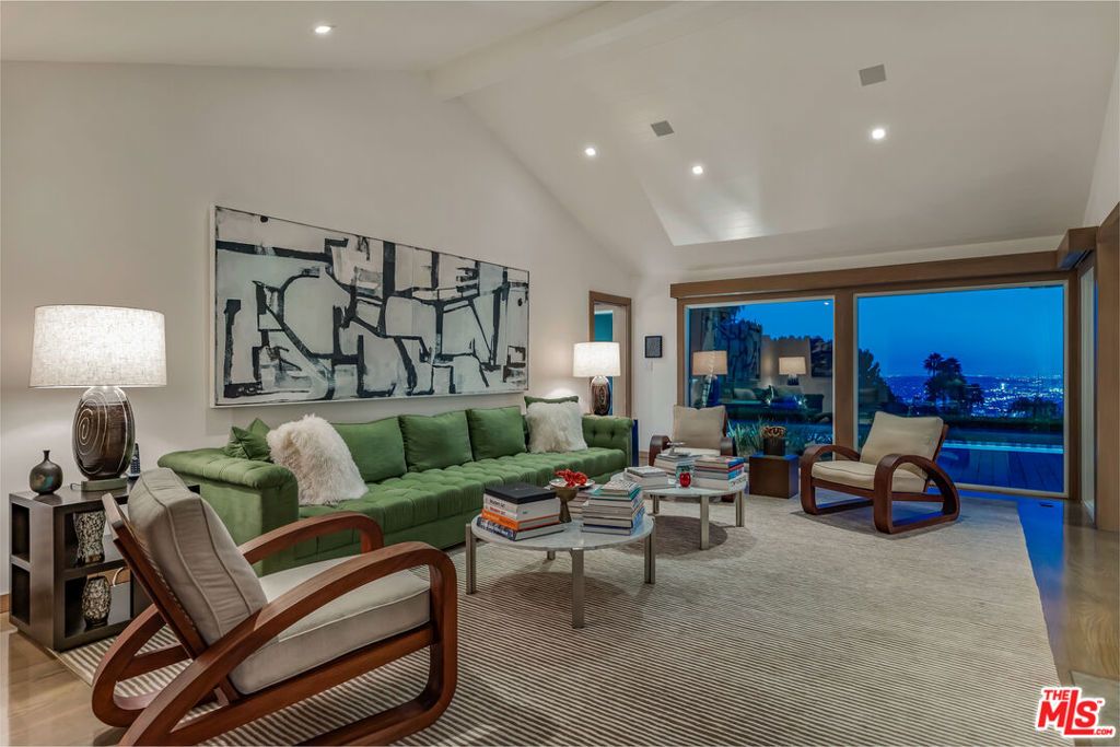 Photo of 8814 Pinto Place, Los Angeles, CA 90069 (MLS # 25593081)