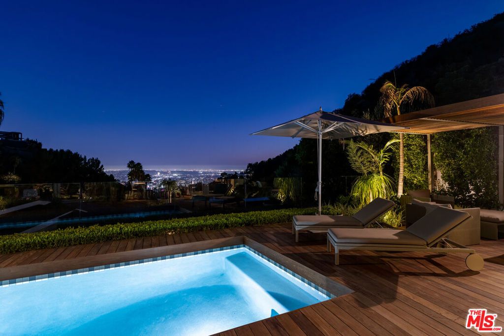 Photo of 8814 Pinto Place, Los Angeles, CA 90069 (MLS # 25593081)