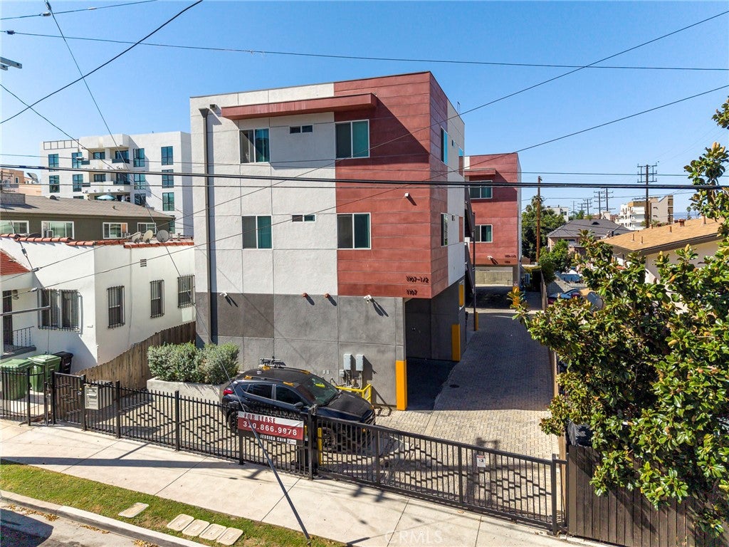 1107 S Hobart