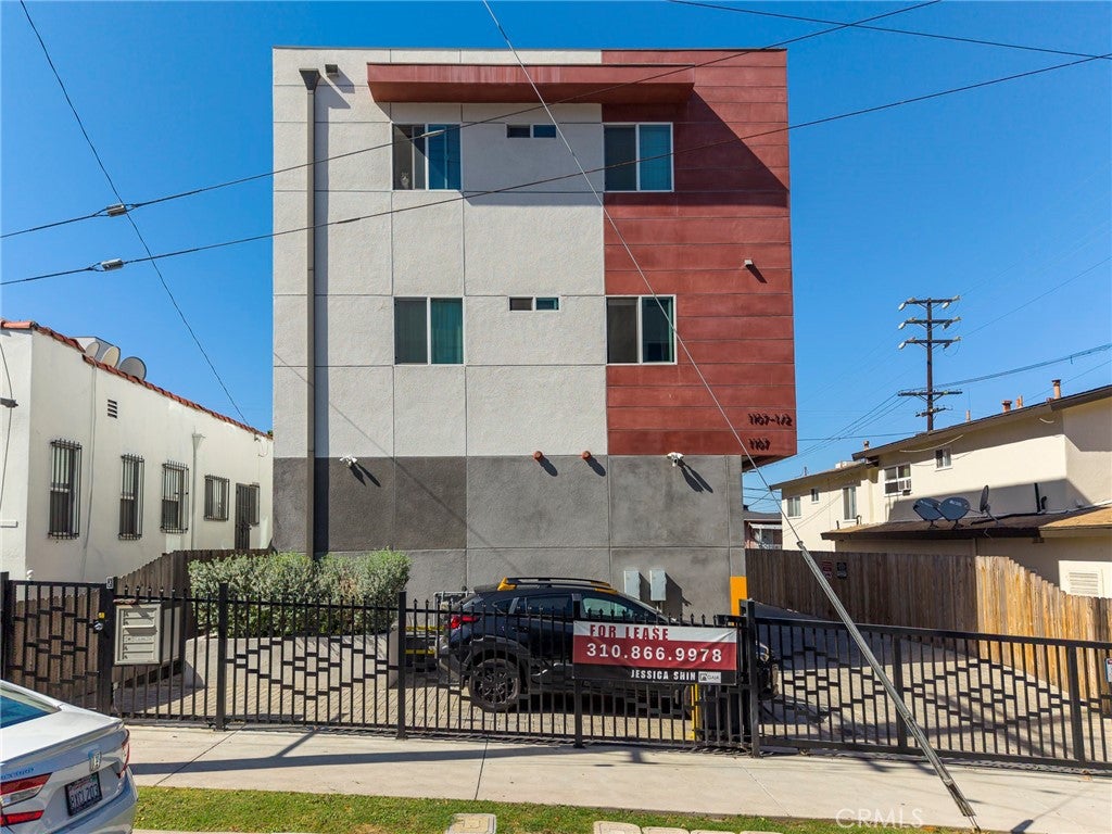 1107 S Hobart