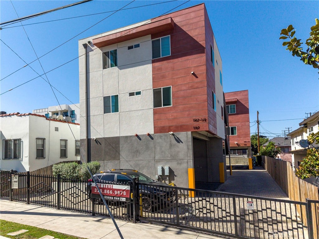 1107 S Hobart