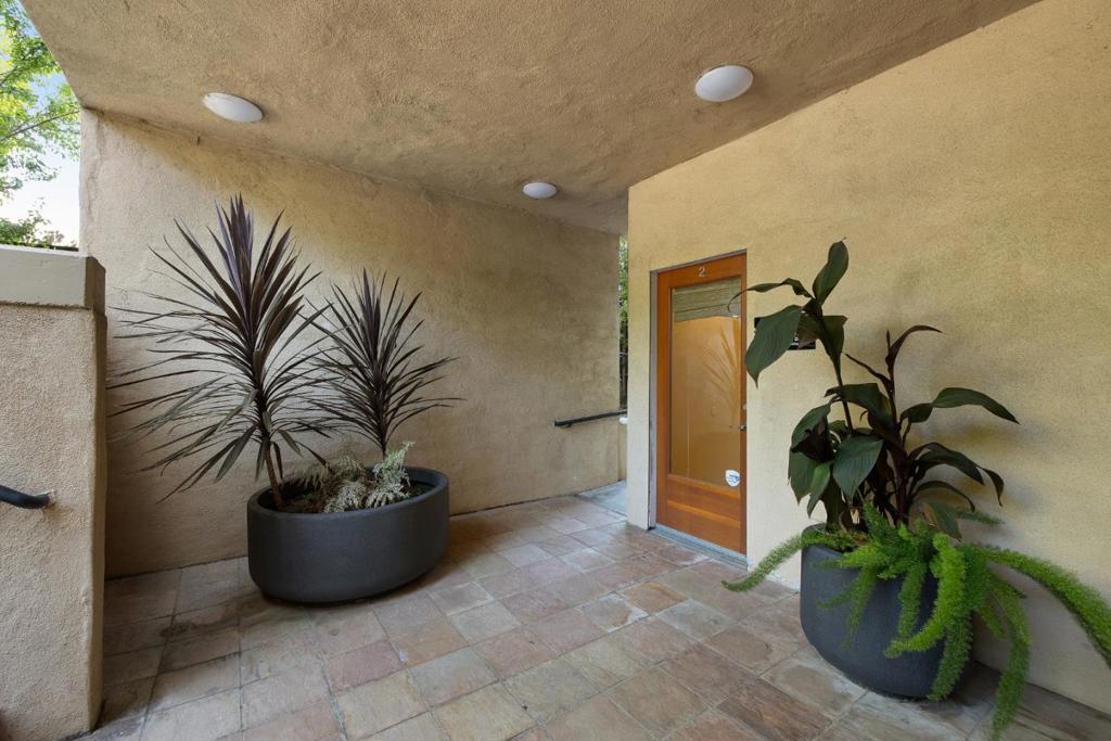 320 N San Mateo Drive 2