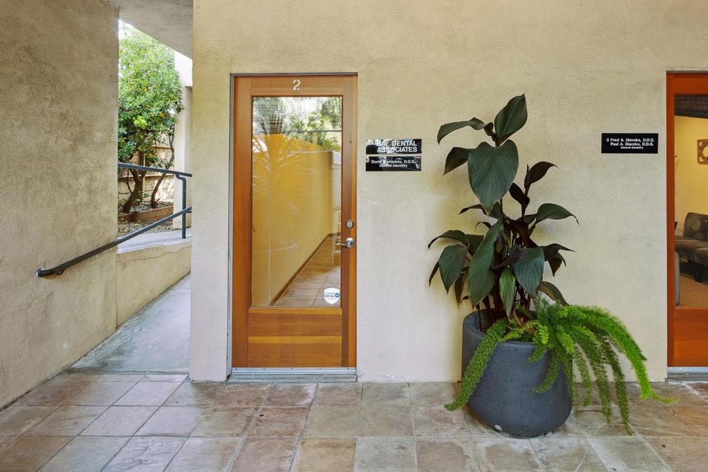 320 N San Mateo Drive 2