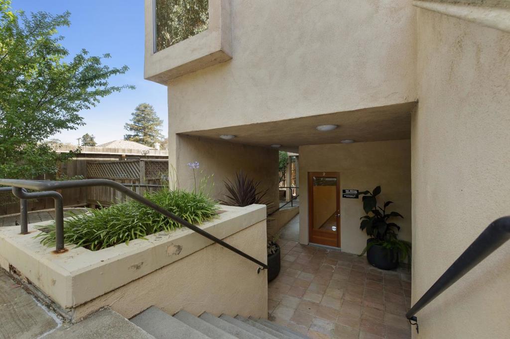 320 N San Mateo Drive 2