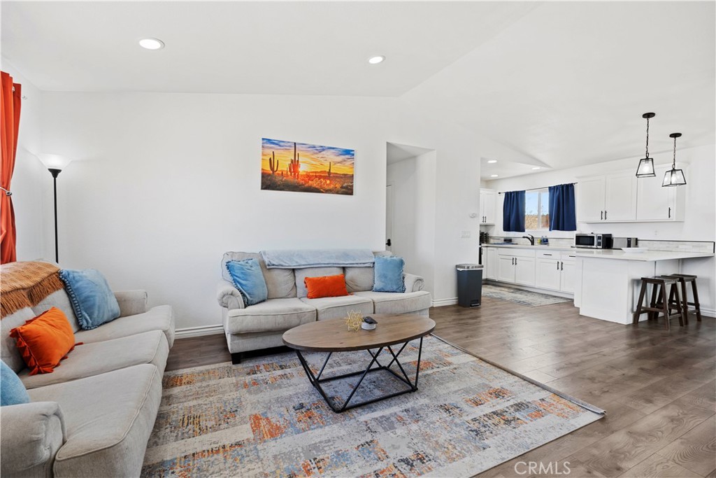 Properties 1 670 Ducor Avenue