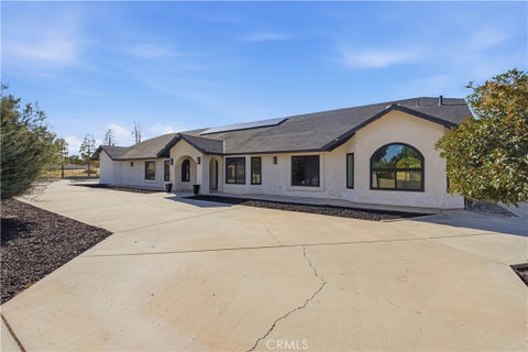 Photo of 15020 Choco RD, Apple Valley, CA 92307 (MLS # CV26228519)