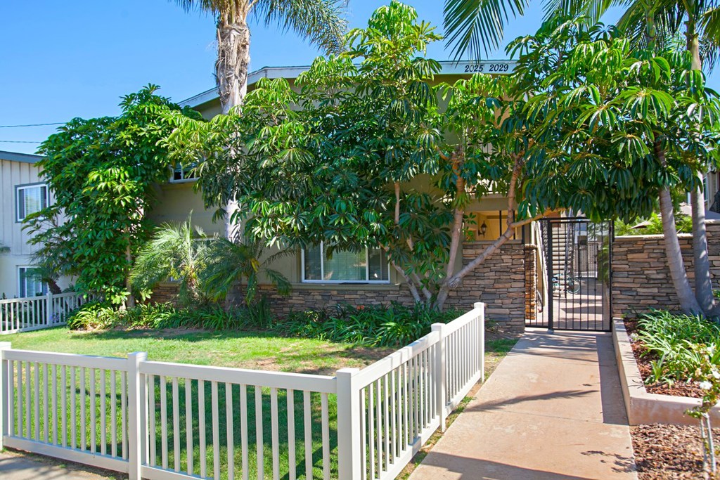 Priced from $495,000 to $525,000. True pride of ownership in the Crown Point area, just one block to the bay. Beautifully upgraded home with newer flooring, granite counters, stainless appliances, custom sink and back splash. No detail overlooked in this upstairs unit with extra insulation under flooring and bedroom walls for sound proofing and privacy. Complex is well funded and meticulously maintained. Low HOA dues that include gas and water! Complex Features include security gates, motion sensor lights, mature landscaping and extra storage. Neighborhoods: Crown Point Complex Features: ,, Equipment: Range/Oven Other Fees: 0 Sewer: Sewer Connected Topography: LL