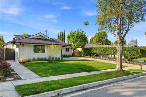 Photo of 18912 Halsted Street, Northridge, CA 91324 (MLS # SR26055143)