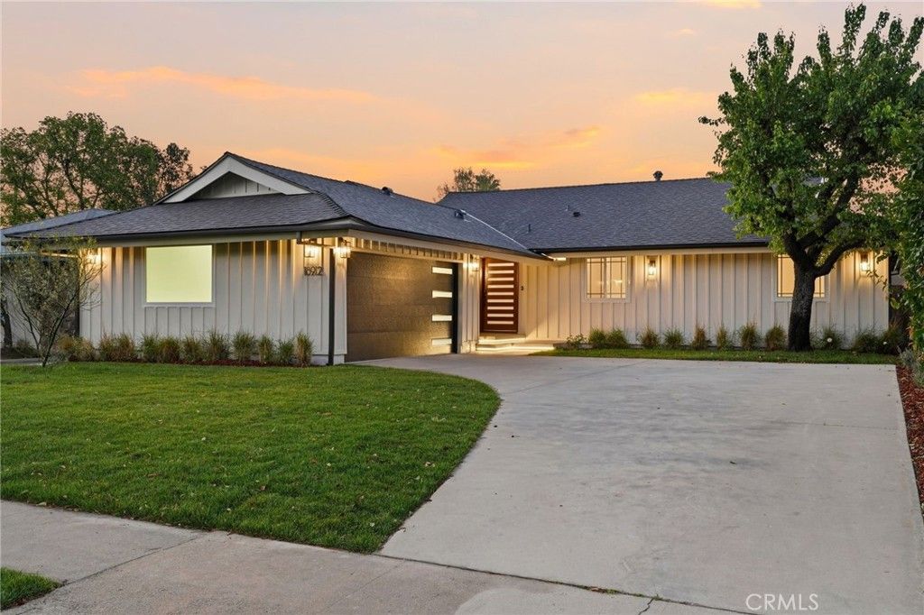 Photo of 18912 Halsted St, Northridge, CA 91324 (MLS # SR26055143)