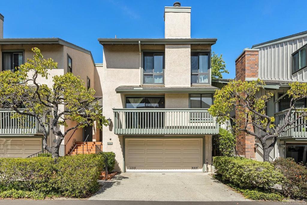 Welcome home to this upgraded 3 bedroom end unit with extra large driveway for bonus parking! Features hardwood floors, 1,500 est sq ft, crown molding, recessed lighting, Air conditioning, custom railings, gorgeous kitchen and bathrooms, epoxy floors in garage, double pane windows upstairs, large outdoor patio great for entertaining. Located close to Villa La Jolla Park, Trader Joes, Whole Foods, beaches, freeway access, UCSD, Torrey Pines golf, and much more! This home is a must see and is available October 1st!
