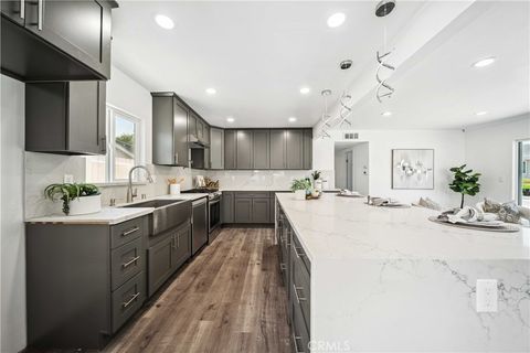 22713 Islamare Lake Forest CA 92630