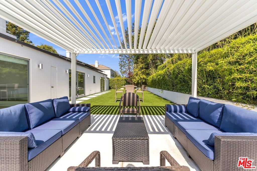 Photo of 15514 Casiano Court, Los Angeles, CA 90077 (MLS # 26637537)