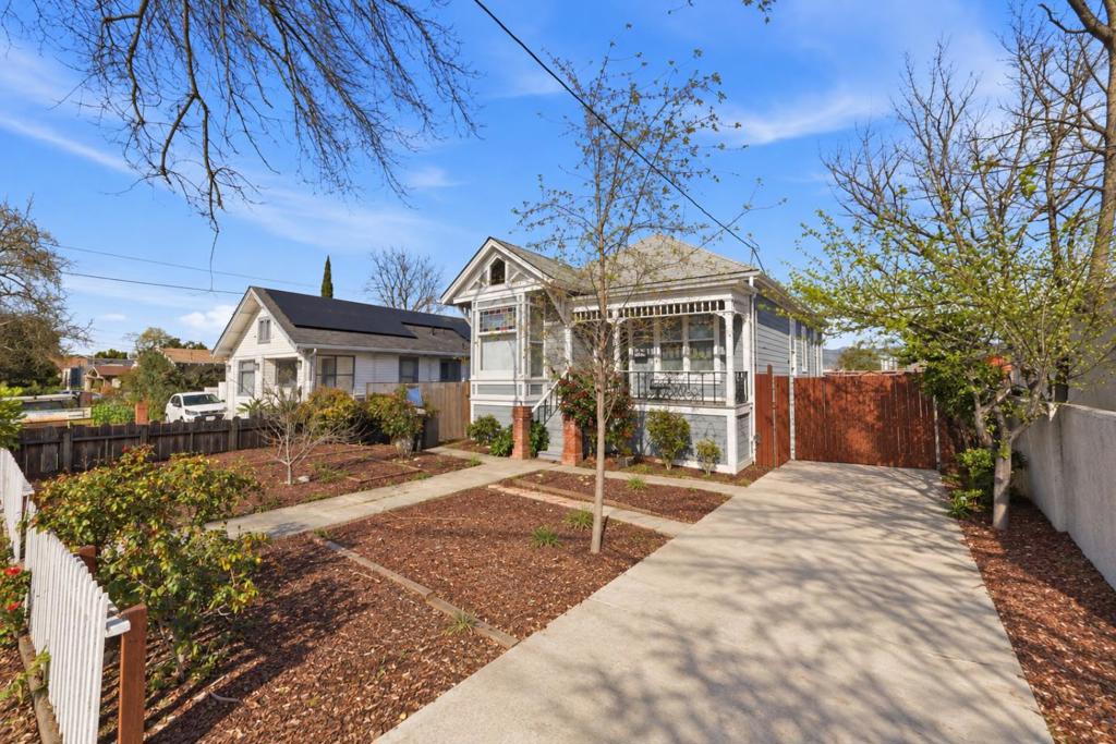 1090 S 7th Street