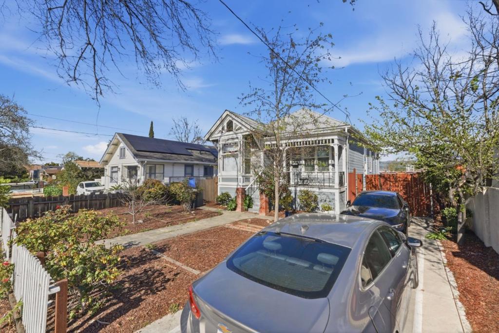 Photo of 1090 S 7th Street, San Jose, CA 95112 (MLS # ML82060641)