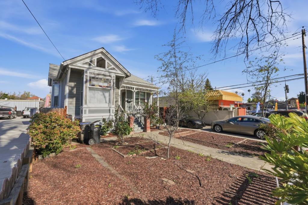 Photo of 1090 S 7th Street, San Jose, CA 95112 (MLS # ML82060641)