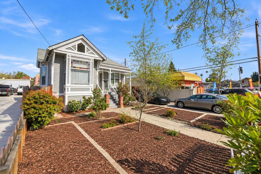 1090 S 7th Street