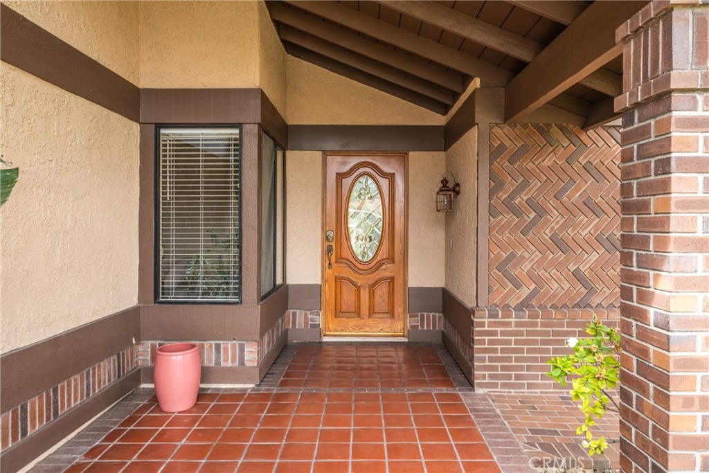 1563 Avenida Entrada