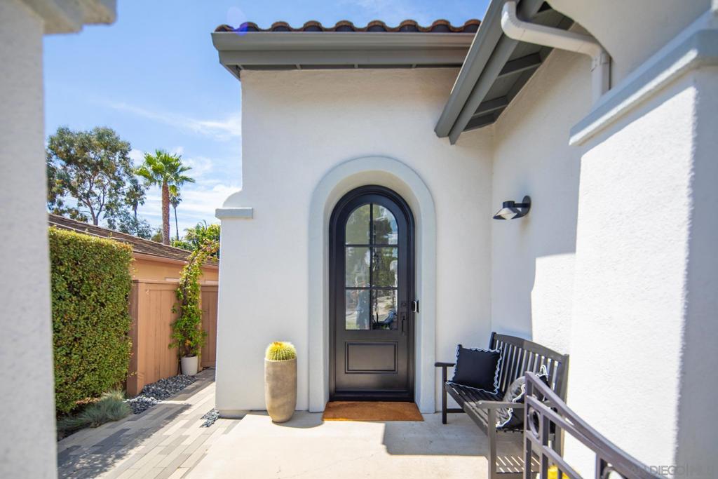 1042 Alexandra Ln