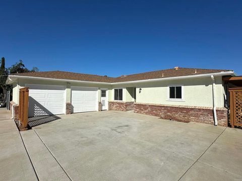 Photo of 2445 S. Stage Coach Ln Lane, Fallbrook, CA 92028 (MLS # NDP2510279) Photo of 2445 S. Stage Coach Ln Lane, Fallbrook, CA 92028 (MLS # NDP2510279)