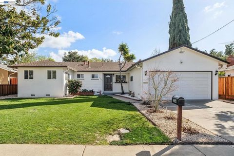 Photo of 2244 Jackson St, Fremont, CA 94539 (MLS # 41125659)
