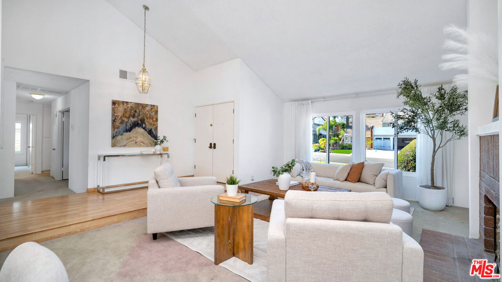 864 Vista Circle