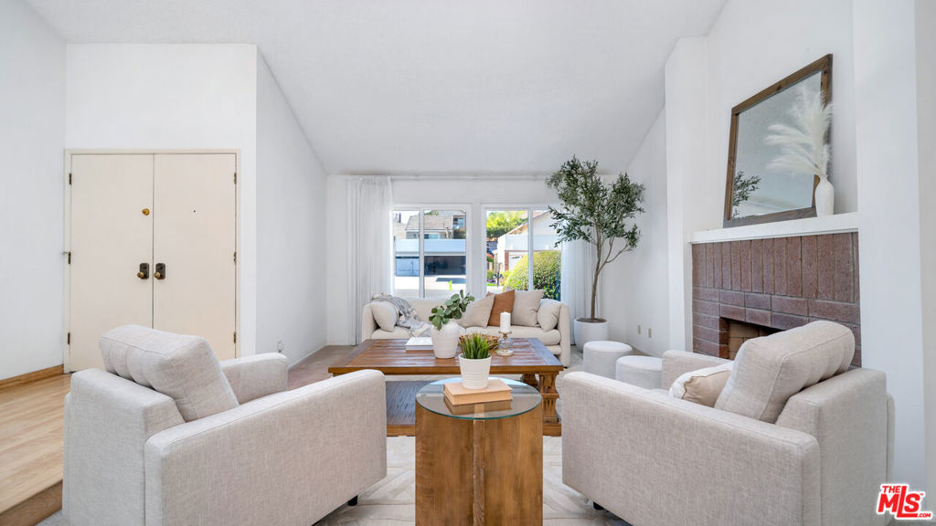 864 Vista Circle