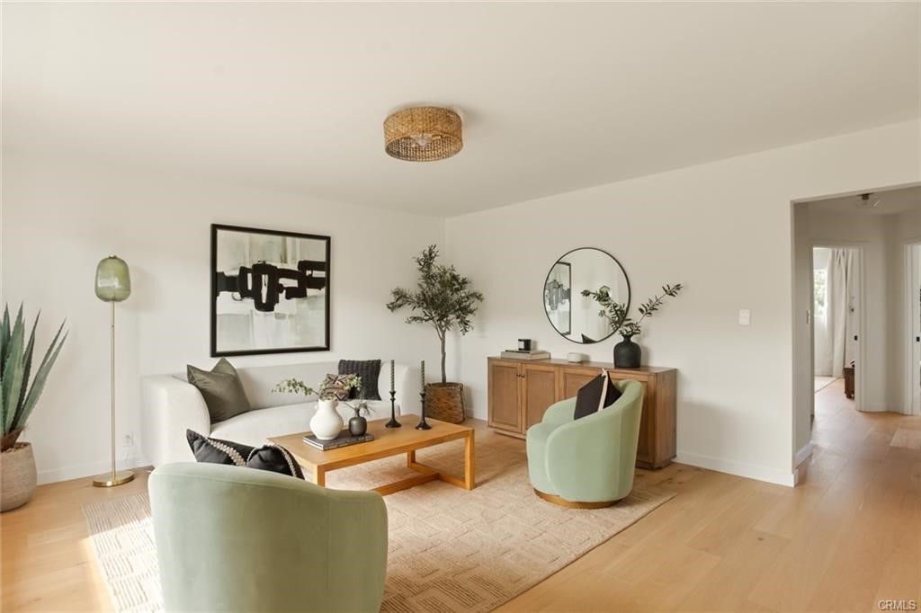 334 Gladys Avenue 305