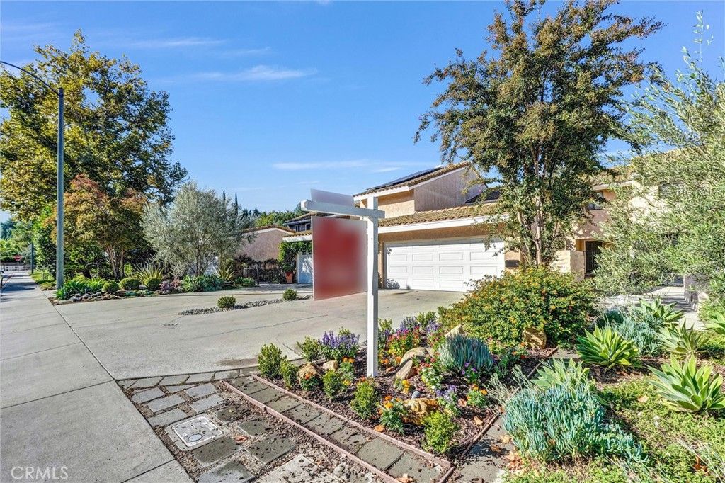 Photo of 23024 Park Sorrento, Calabasas, CA 91302 (MLS # SR25247058)