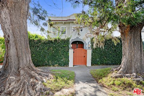 Photo of 1357 S Cloverdale Avenue, Los Angeles, CA 90019 (MLS # 26762873)