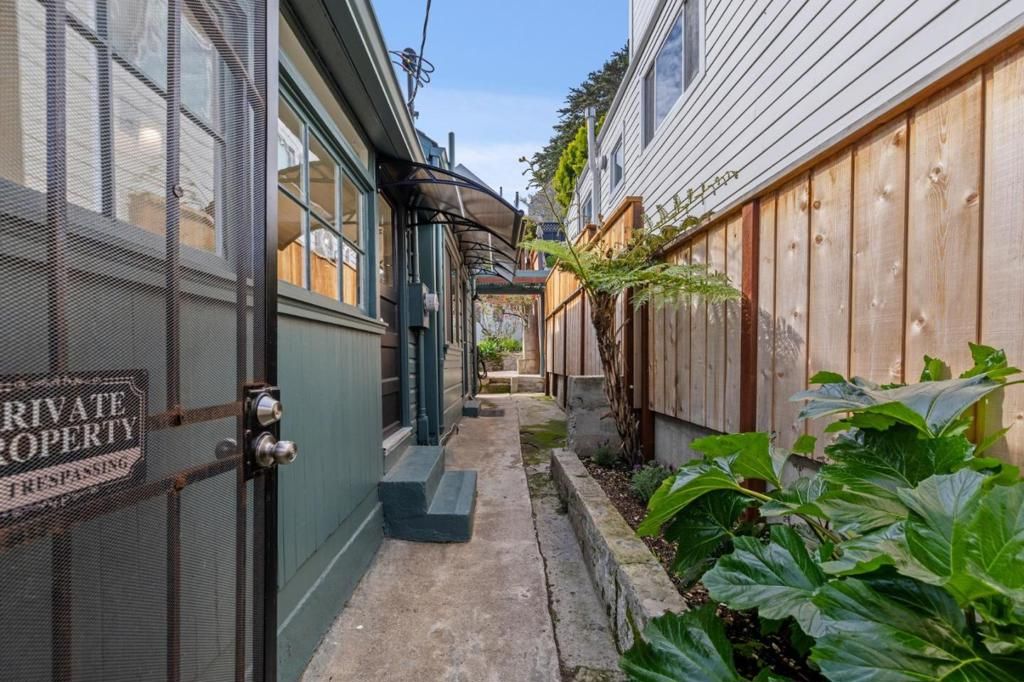 Photo of 360 Bradford Street, San Francisco, CA 94110 (MLS # ML82037018)