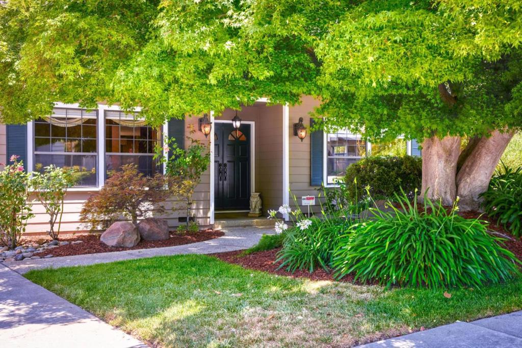 1109 Foxhurst Way