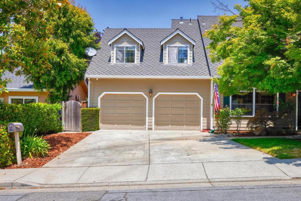 1109 Foxhurst Way
