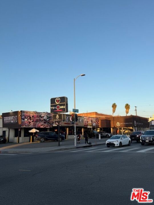 268 S Hobart Boulevard