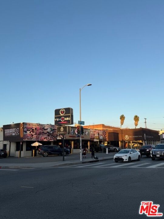 268 S Hobart Boulevard