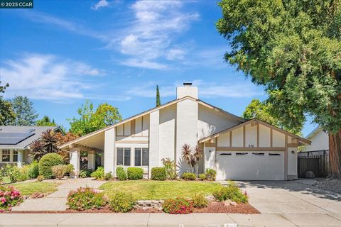 Photo of 570 Zephyr Cir Cir, Danville, CA 94526 (MLS # 41110058)
