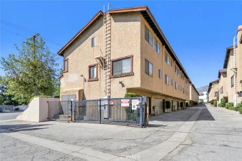 MLS: SR26217583