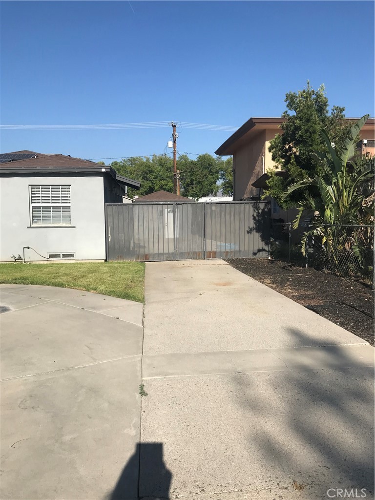 4517 Acacia