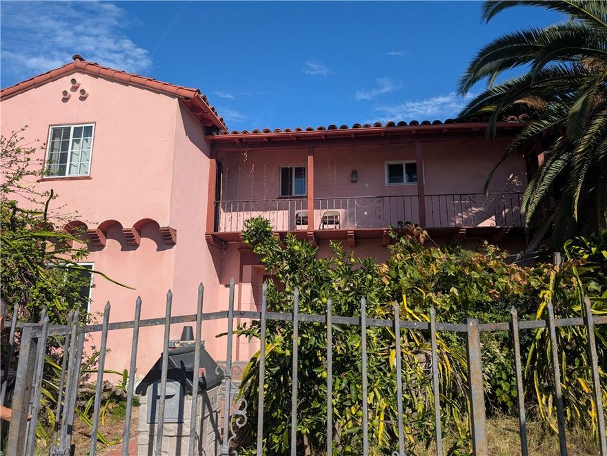 Spacious two-story single-family home conveniently located near USC and Downtown Los Angeles.
Public record shows 4 bedrooms and 3 bathrooms, but the home has been expanded to offer 6 bedrooms and 4 bathrooms, providing nearly 3,500 sq.ft. of living space (tenant to verify).
The home features two kitchens, multiple living areas, and flexible spaces — perfect for large families or shared living. It comes partially furnished, offering comfort and convenience from day one.
Enjoy a large private yard with beautiful dragon fruit trees, a rare find in this area now surrounded by new multi-story condo and apartment developments.
Located close to USC, public transit, parks, and major freeways, this home offers exceptional space and value in a central LA location.