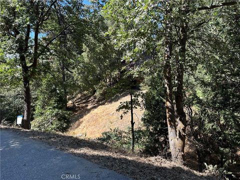 Photo of 24960 Saxon Drive, Crestline, CA 92325 (MLS # IG25014600)